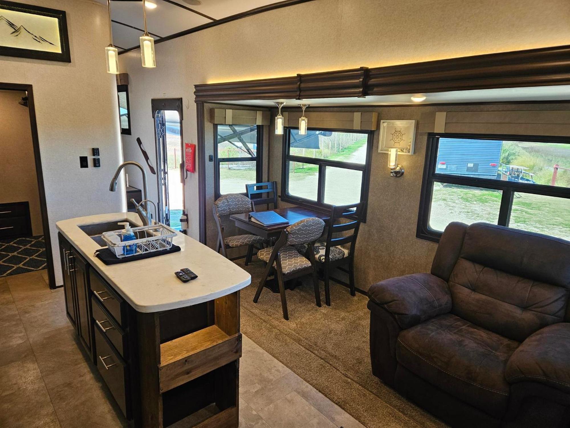 Hailey'S Beach-N-Bay Rv Resort Gilchrist Eksteriør bilde