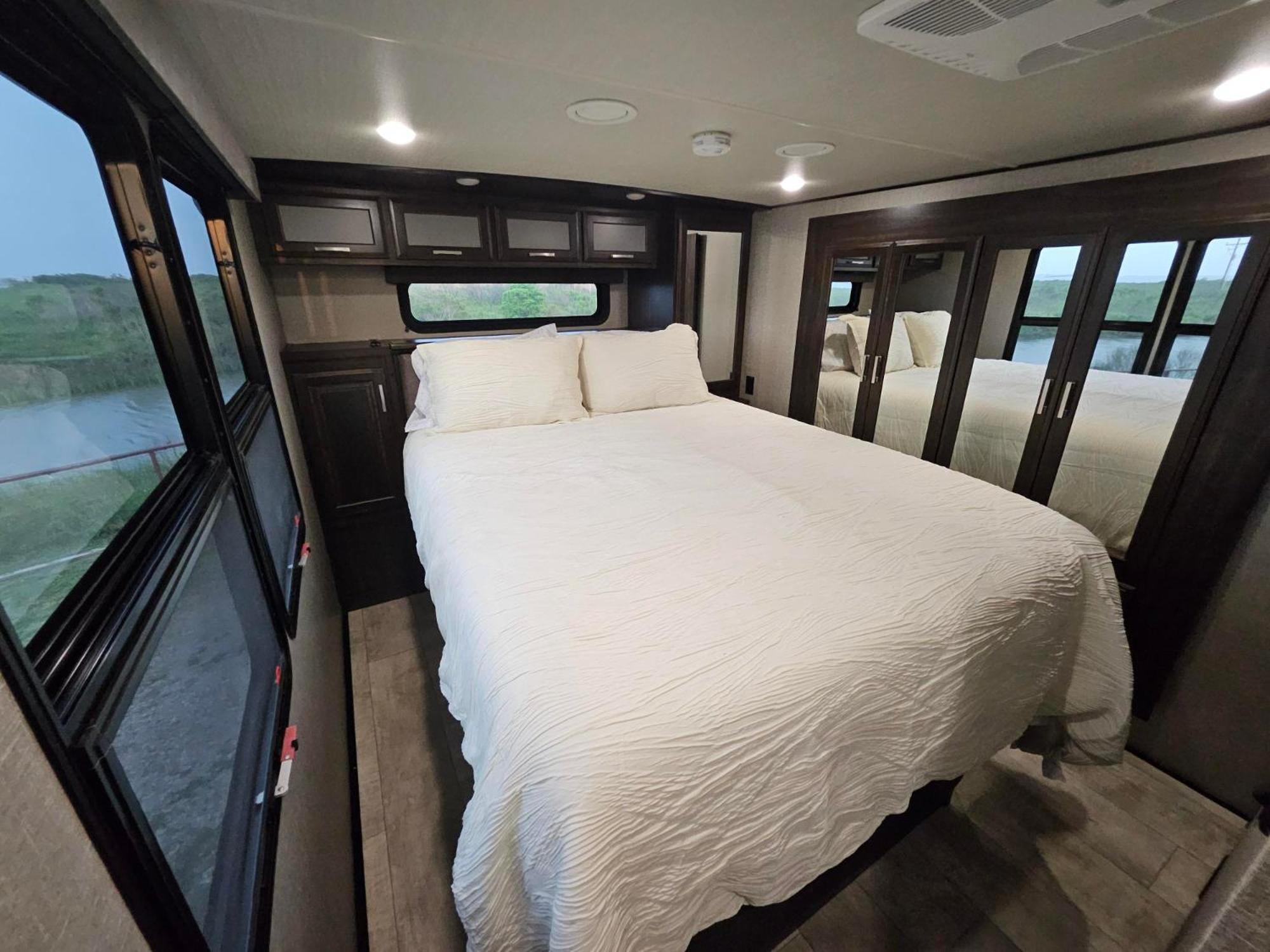 Hailey'S Beach-N-Bay Rv Resort Gilchrist Eksteriør bilde