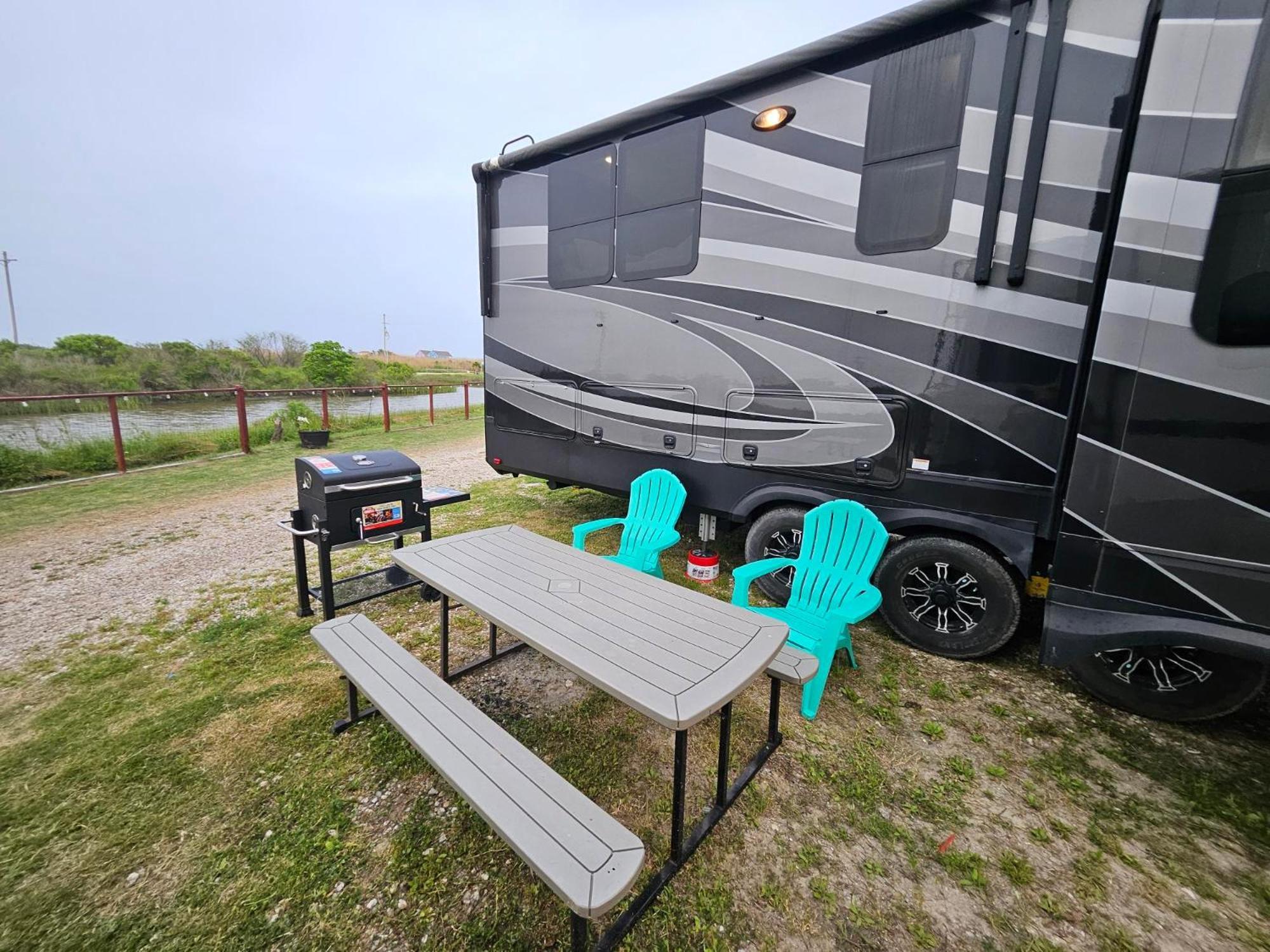 Hailey'S Beach-N-Bay Rv Resort Gilchrist Eksteriør bilde